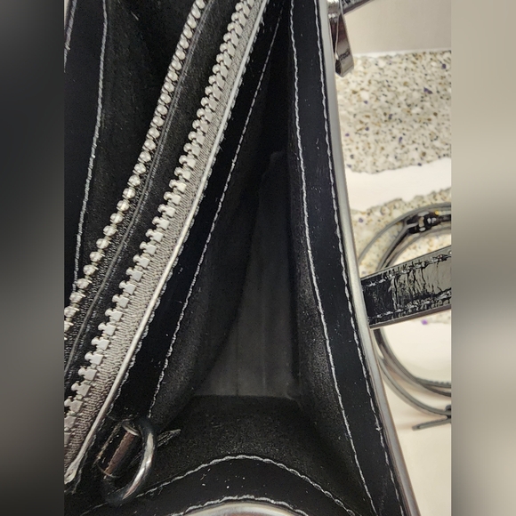 MARC JACOBS Mini Grind Patent Crossbody Tote In Black - Picture 10 of 15